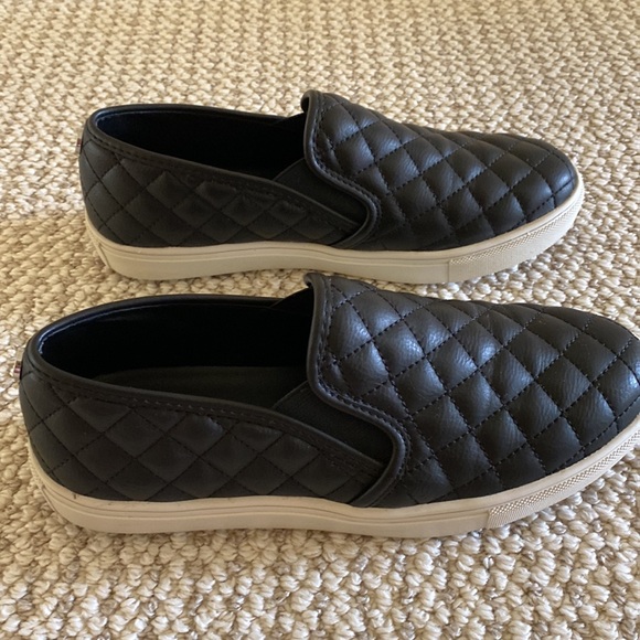Steve Madden leather shoes, size 7.5, black with white bottom - Picture 4 of 5